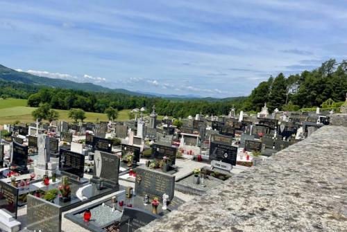 Pokopališče od zgoraj.