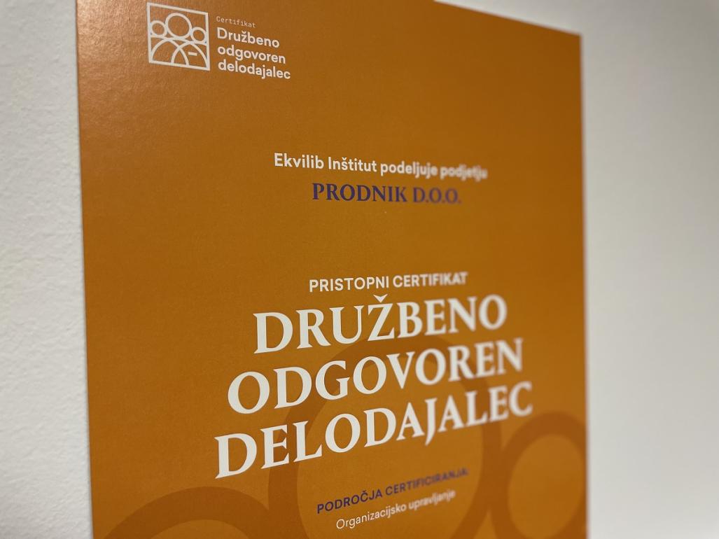 Na sliki je prejeti certifikat družbeno odgovoren delodajalec.