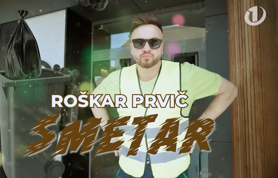 Na sliki je radijski voditelj Roškar in napis Roškar prvič smetar.